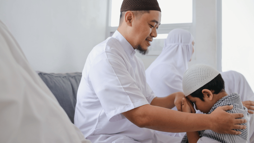 Hukum dan Pendapat Para Ulama Tentang Sungkem kepada Orang Tua Saat Lebaran